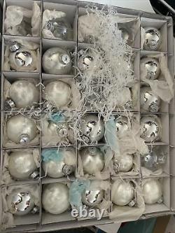 FRONTGATE HOLIDAY COLLECTION CHRISTMAS Xmas ORNAMENTS Lot OF 30 White Silver Cle