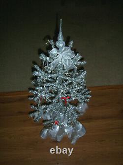 Pretty Retro 3 Ft Vtg Aluminum Tinsel Silver Feather Style Xmas Tree Ornaments